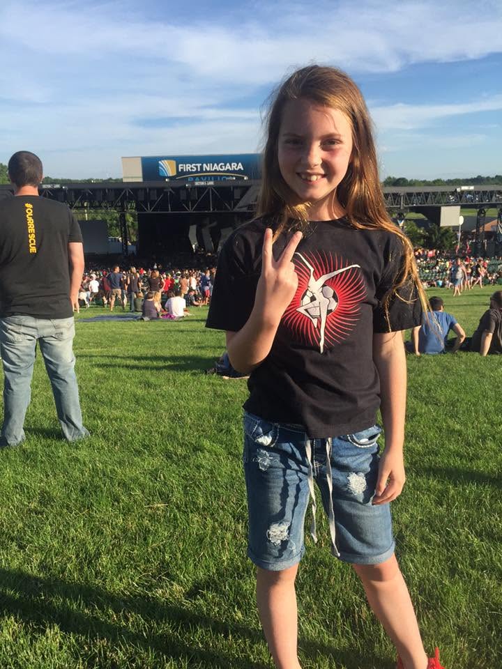 Bella at the 2015 Dave Matthews Band concert
