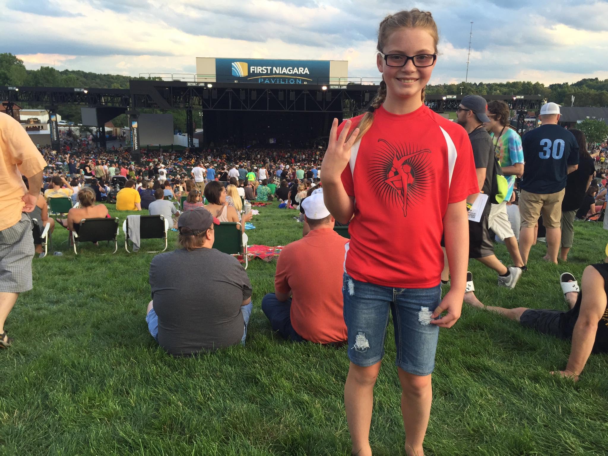 Bella at the 2016 Dave Matthews Band concert